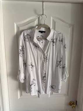 Jane + Delancey White Embroidered Bow Print Roll-Tab Sleeve Button Down Shirt Si